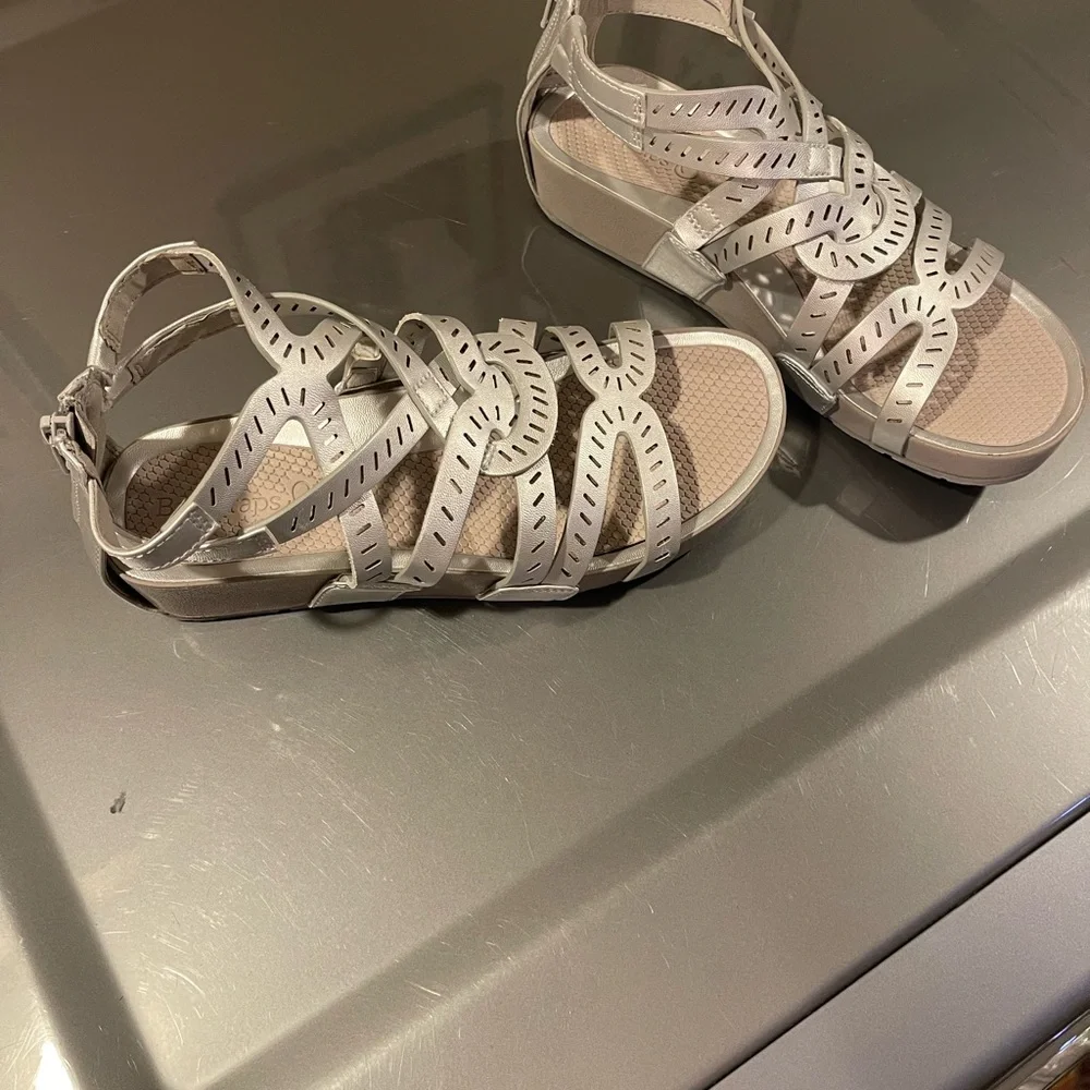 Baretraps women’s silver gladiator sandals 7.5 - Picture 3 of 6